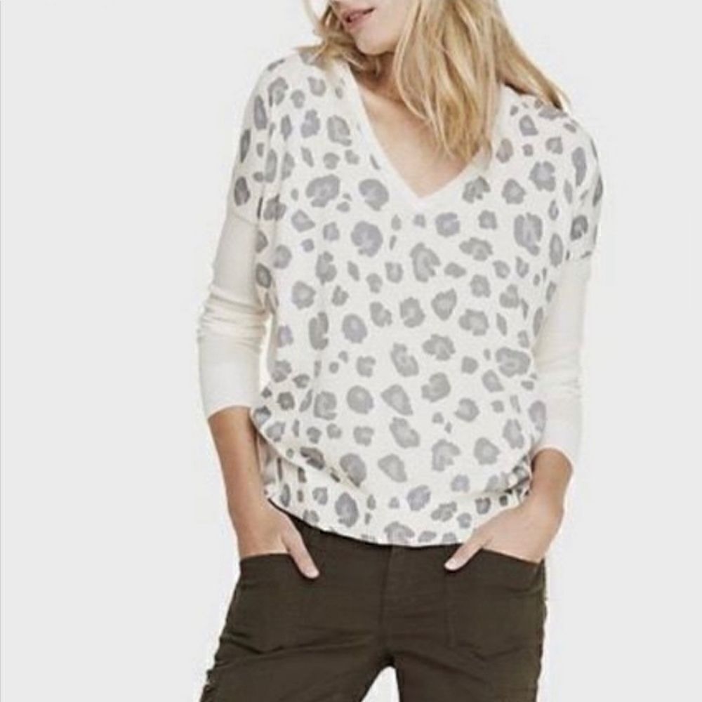 Express Women's Leopard Print V-neck Hi-Low Pullover Sweater with Zipper Detail
